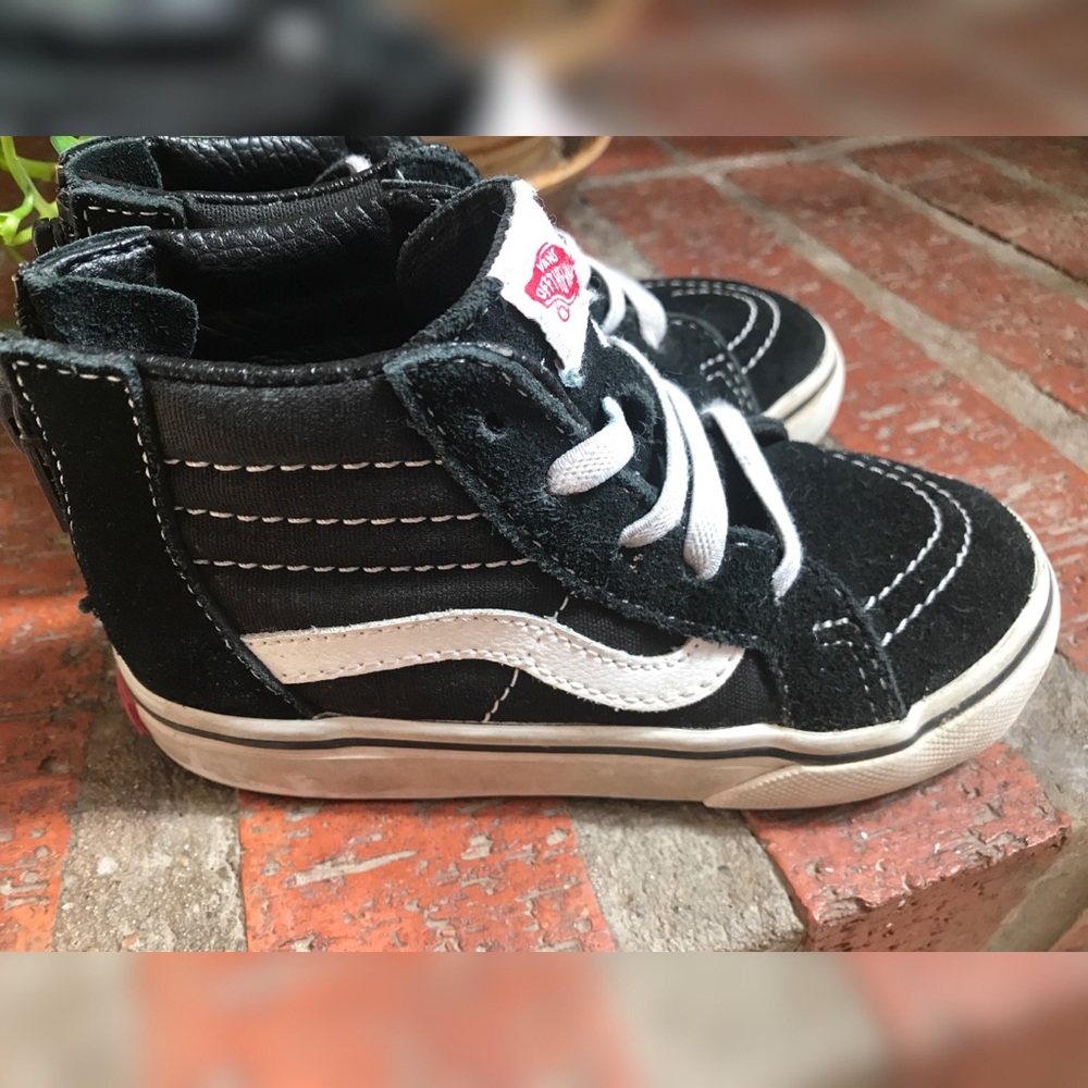 Vans Sk8-Hi’s toddler size 9 🖤✨